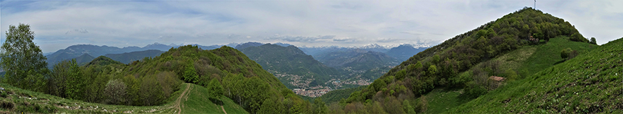 Panoramica al Colle di Sant'Anna con vista sulla conca di Zogno
